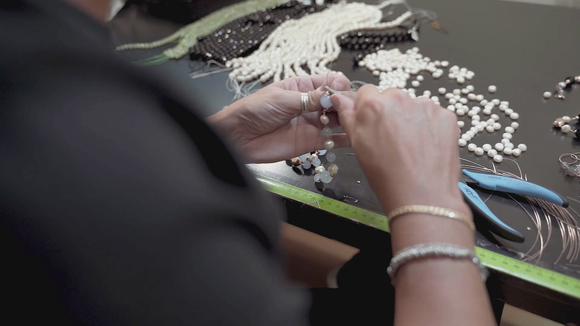 Carica il video: 